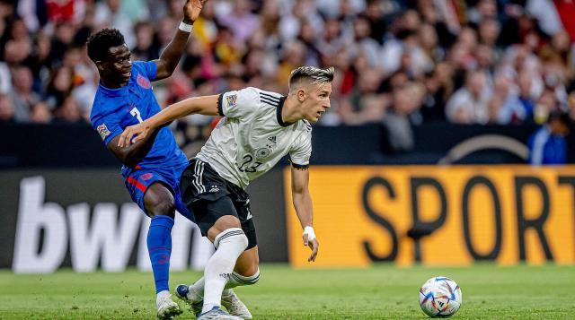 她不断强化 她不断强化